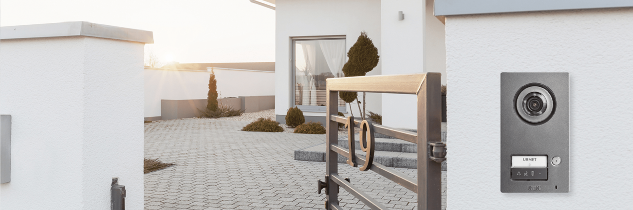 Mikra-hero-ambientata